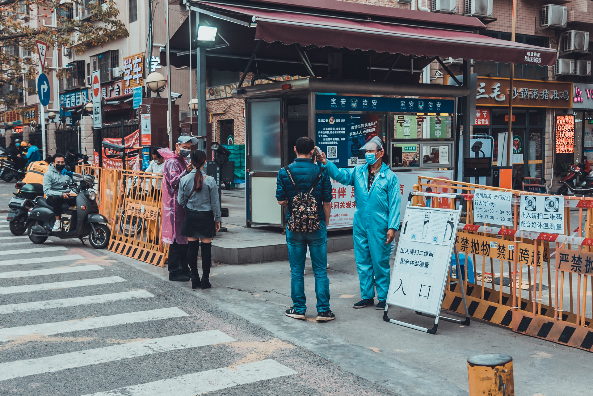摄图网_501571728_banner_【媒体用图】疫情期间的社区防疫工作（非企业商用）.jpg
