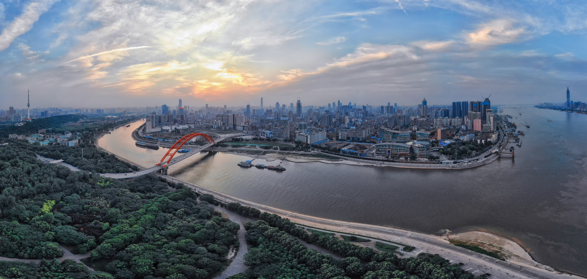 摄图网_500908675_banner_俯瞰武汉长江与汉江交汇处全景(非企业商用)