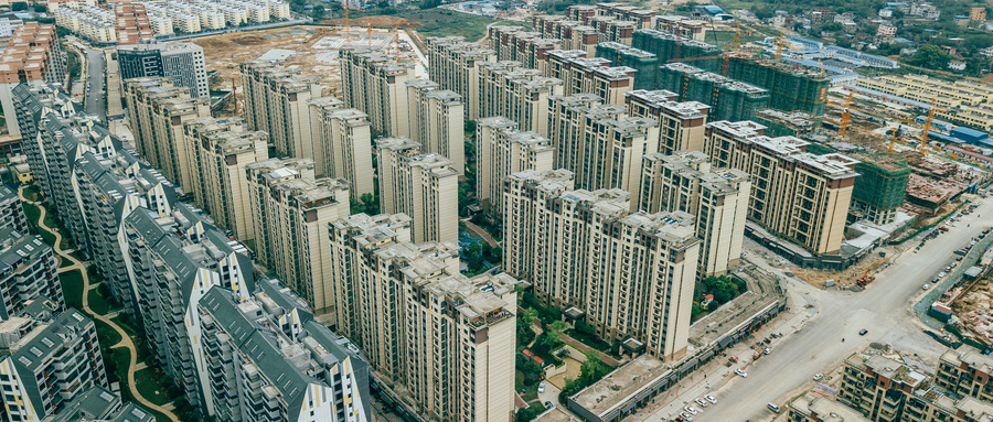 摄图网_501585216_wx_航拍桂林楼盘地产交通商业区城市建设天际线（非企业商用）.jpg