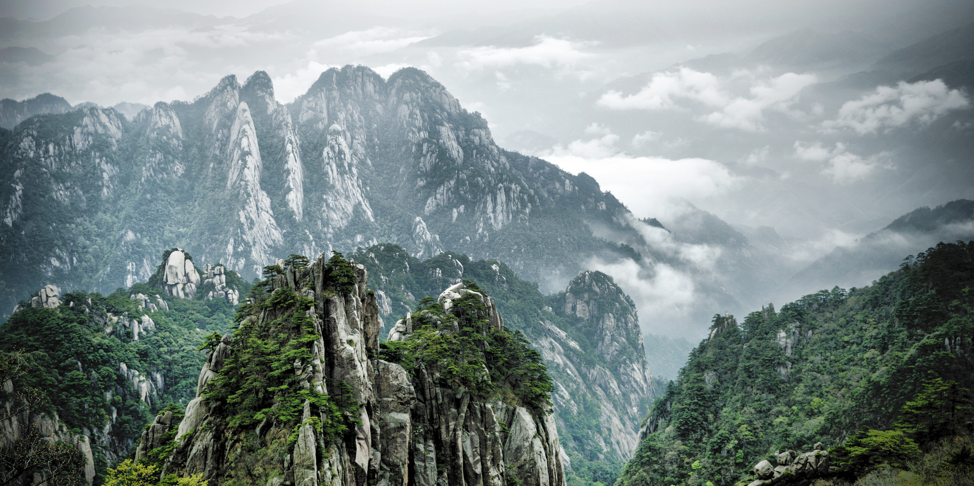 摄图网_500668706_banner_旅游远眺黄山风光风景（非企业商用）.jpg